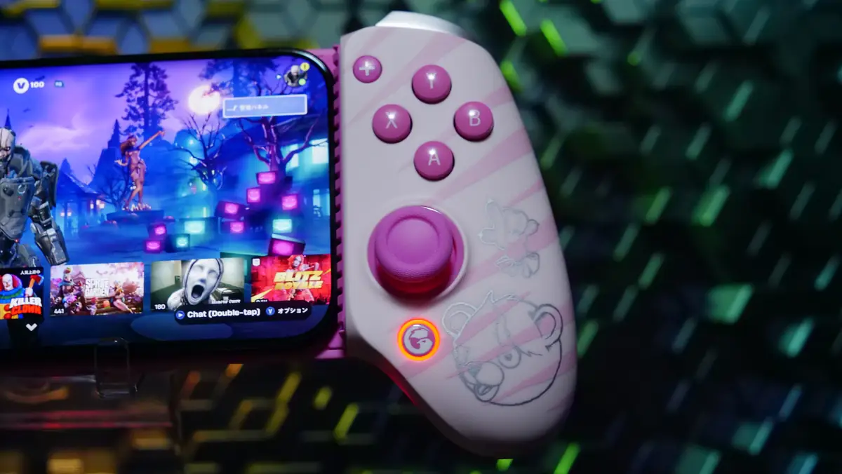 GameSir G8 Plus Fortnite Edition 右側コントローラーのデザイン 装着した状態