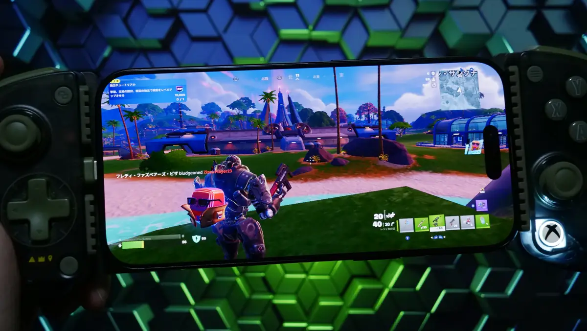 GameSir X5 Lite Fortnite EditionでFortniteをプレイしている様子